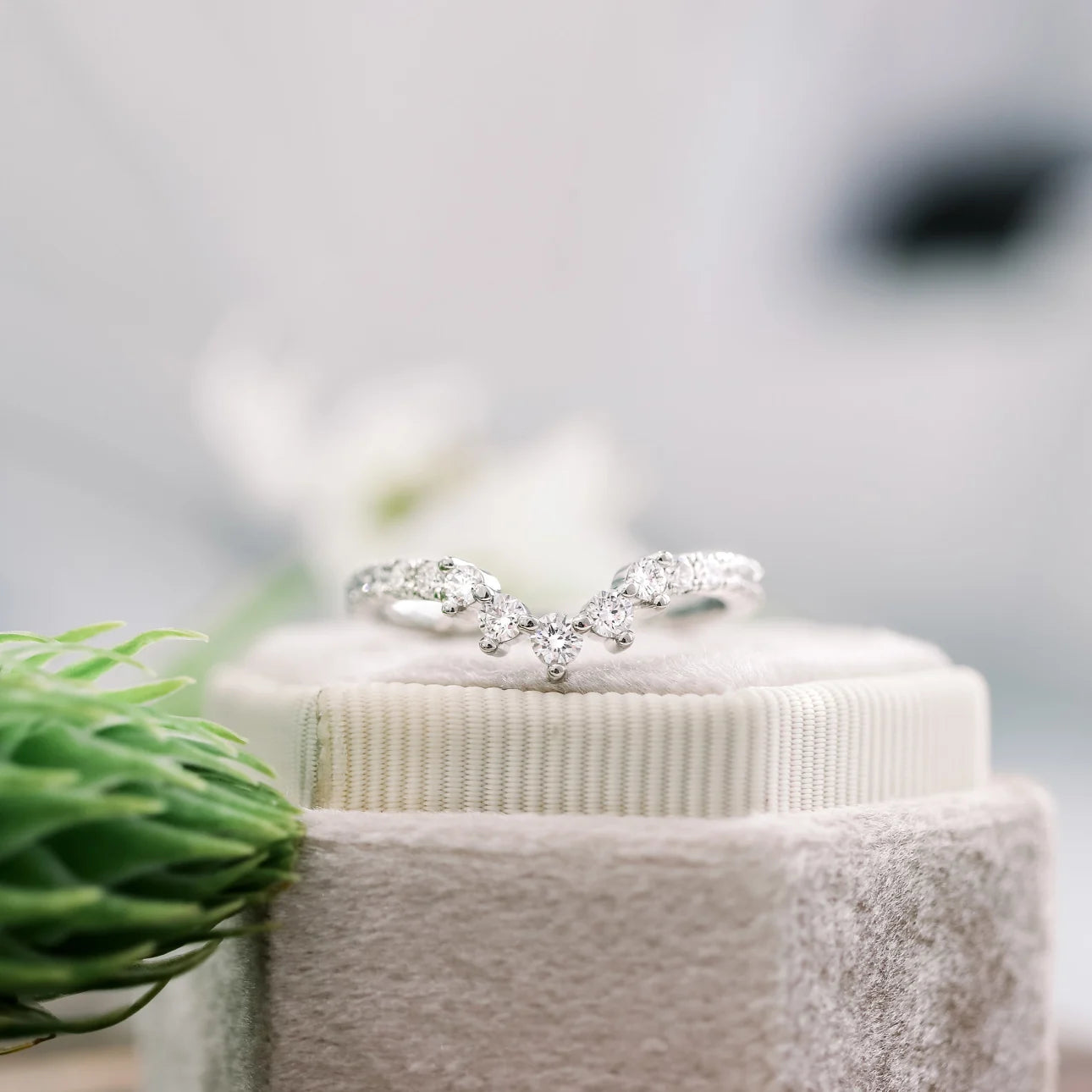 0.85 Carats Lab Grown Diamond Round Shape Curved Wedding Band