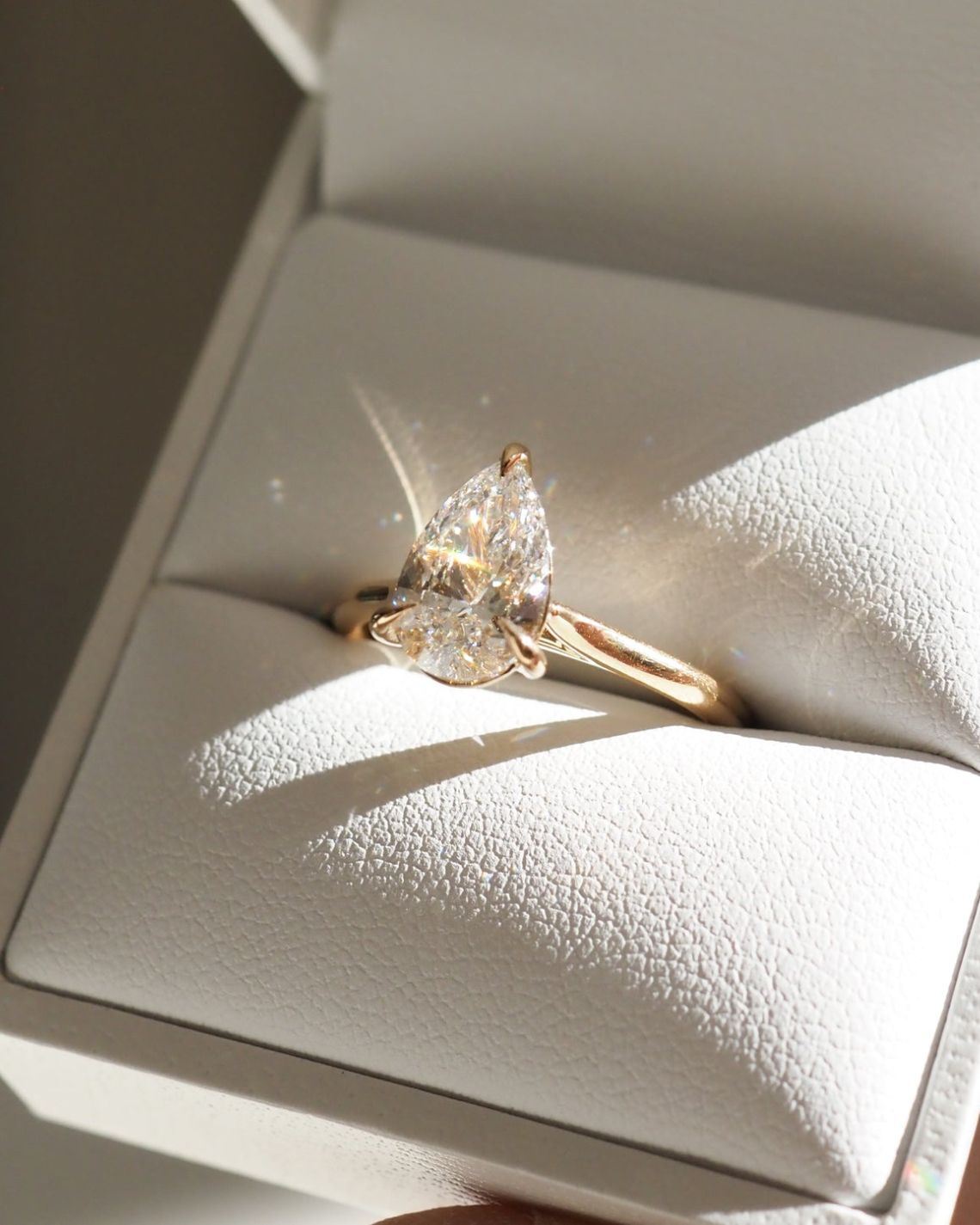 1.5 CT Pear G/VS1 CVD Diamond Solitaire Engagement Ring