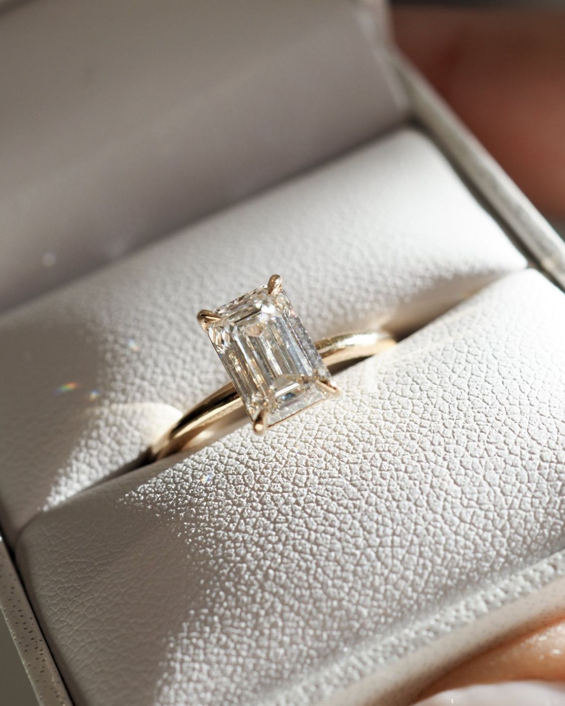 1.5 CT Emerald F/VS1 CVD Diamond Solitaire Engagement Ring