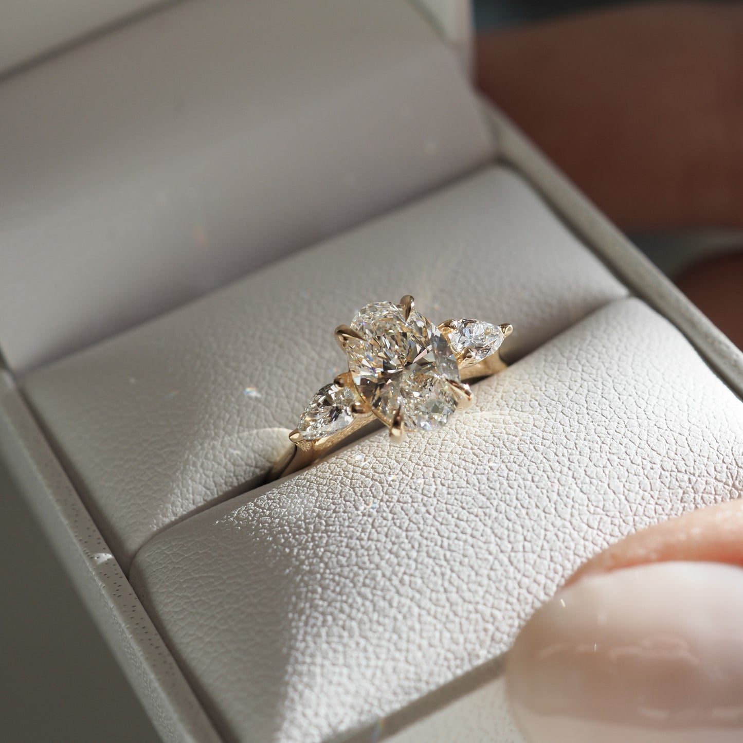 1.0 CT Oval E/VS1 CVD Diamond Three Stone Style Engagement Ring
