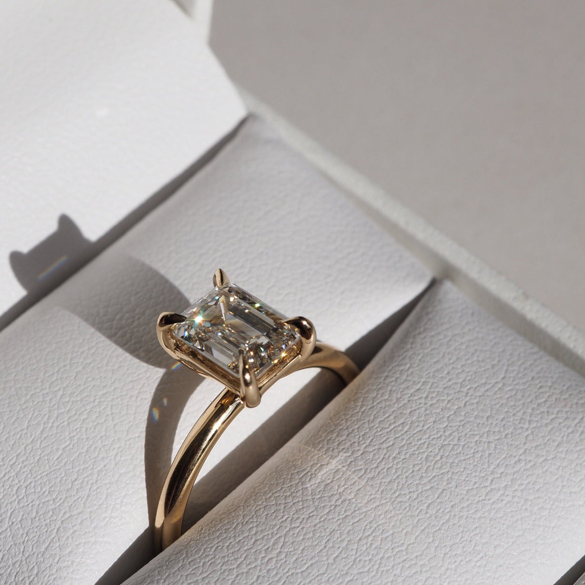 1.5 CT Emerald F/VS1 CVD Diamond Solitaire Engagement Ring