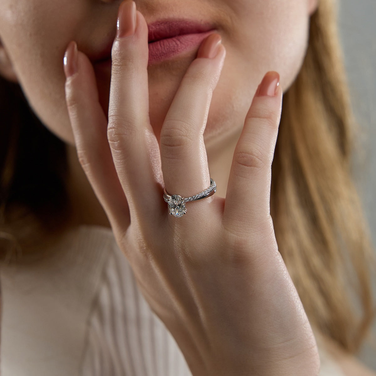 1.0 Carats Lab Grown Diamond Oval Shape E-VS1 Crossover Double Band Engagement Ring