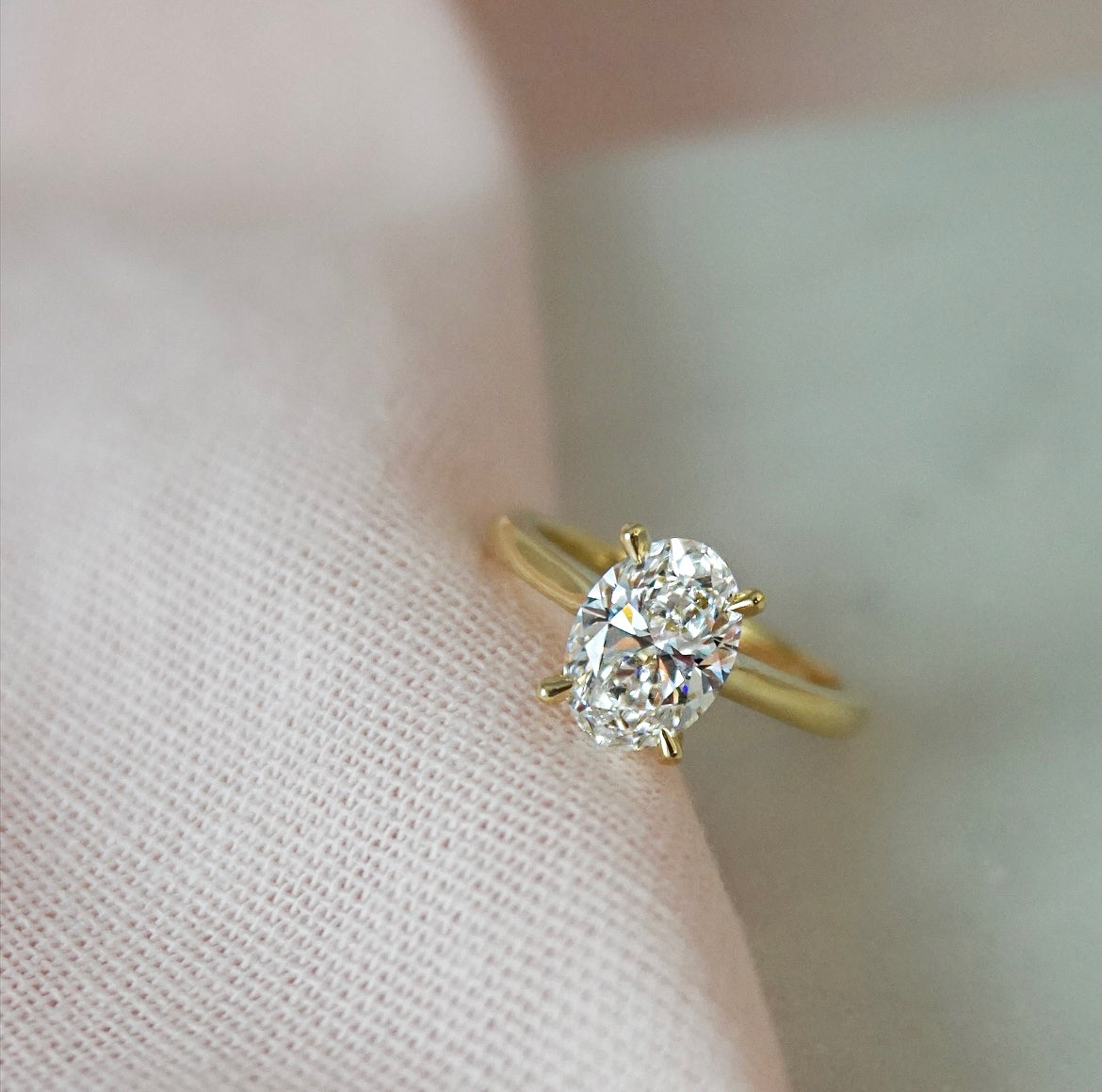 1.0 Carats Lab Grown Diamond Oval Shape E-VS1 Solitaire Engagement Ring