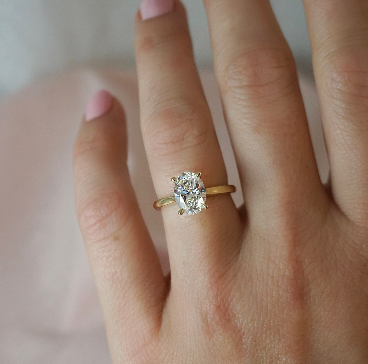 1.0 Carats Lab Grown Diamond Oval Shape E-VS1 Solitaire Engagement Ring