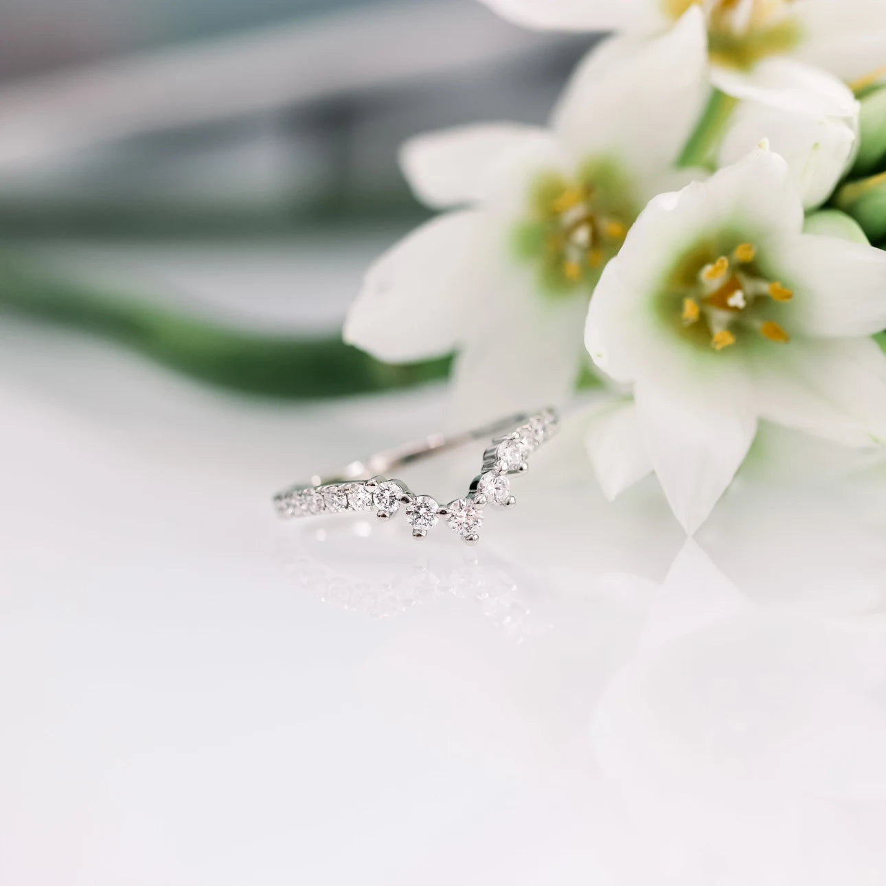 0.85 Carats Lab Grown Diamond Round Shape Curved Wedding Band