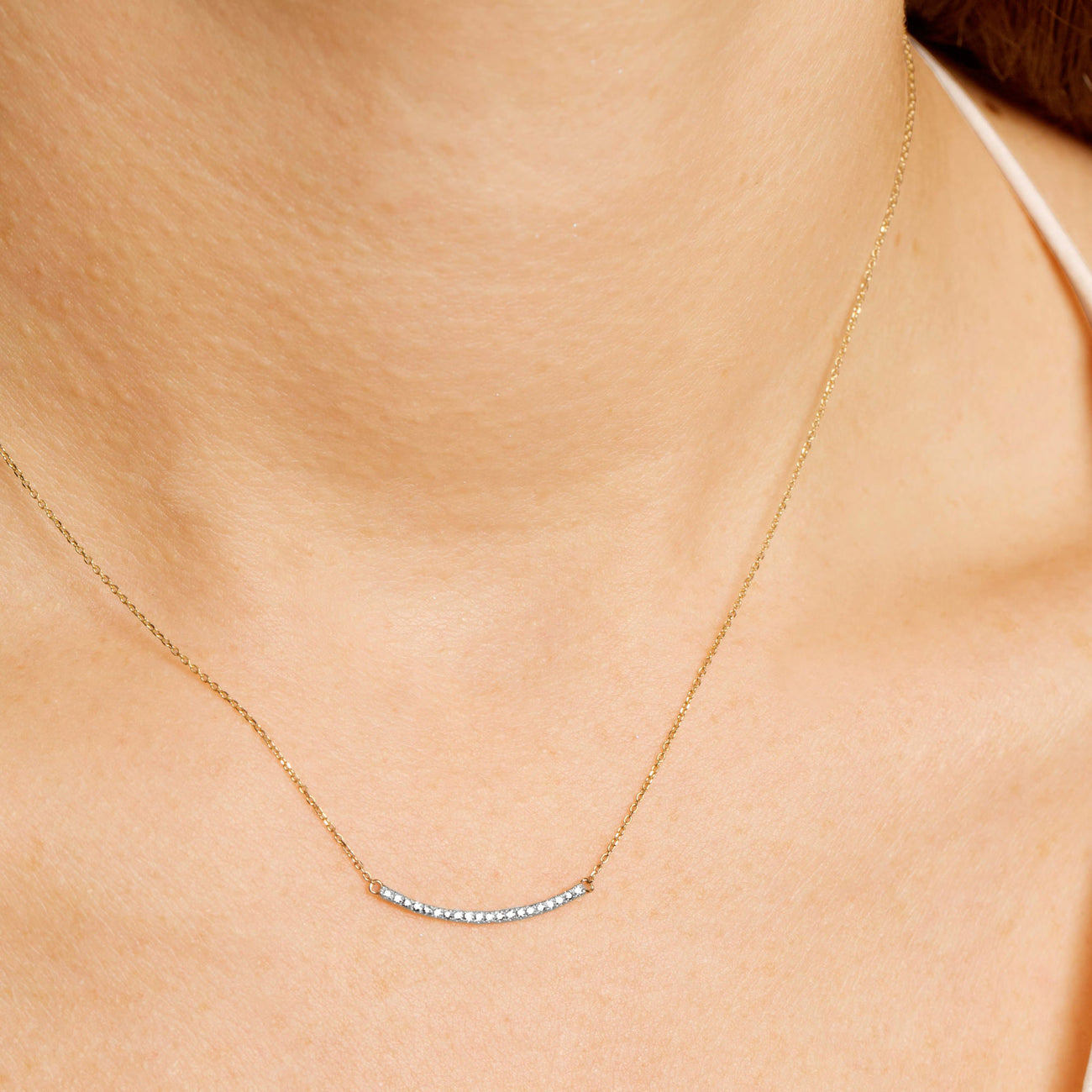 0.20 Carats Round Shape Moissanite Curve Bar Necklace