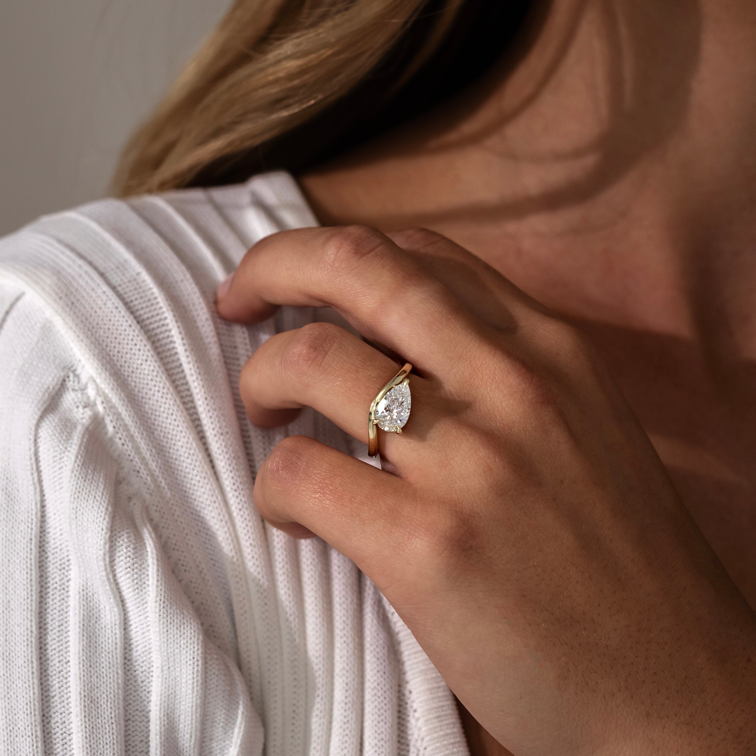 1.40 Carats East-West Pear Shape Moissanite Curved Solitaire Engagement Ring