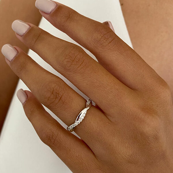 0.30 Carats Lab Grown Diamond Round Shape Twisted Wedding Band