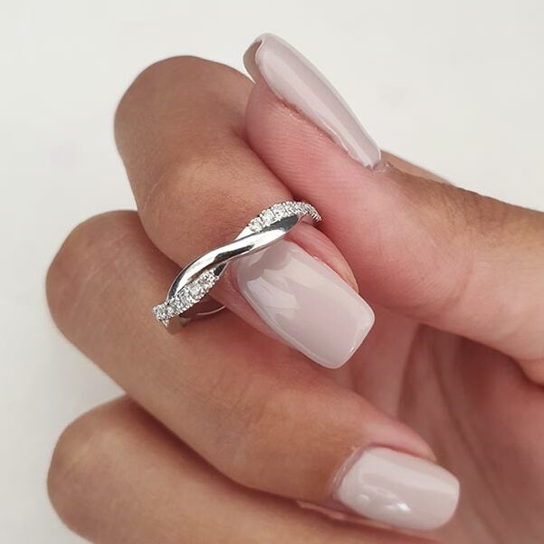 0.30 Carats Lab Grown Diamond Round Shape Twisted Wedding Band