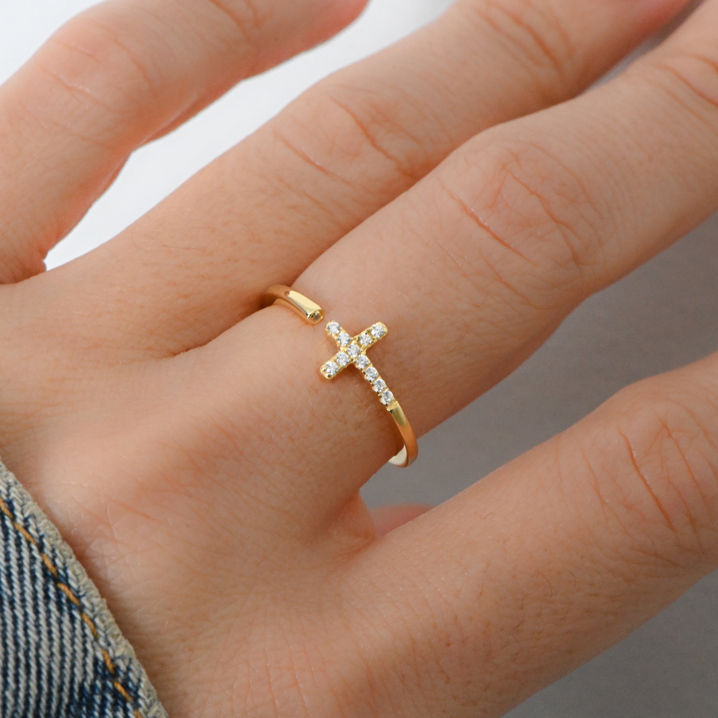 0.25 Carats Moissanite Round Cut Cross Open Setting Wedding Band