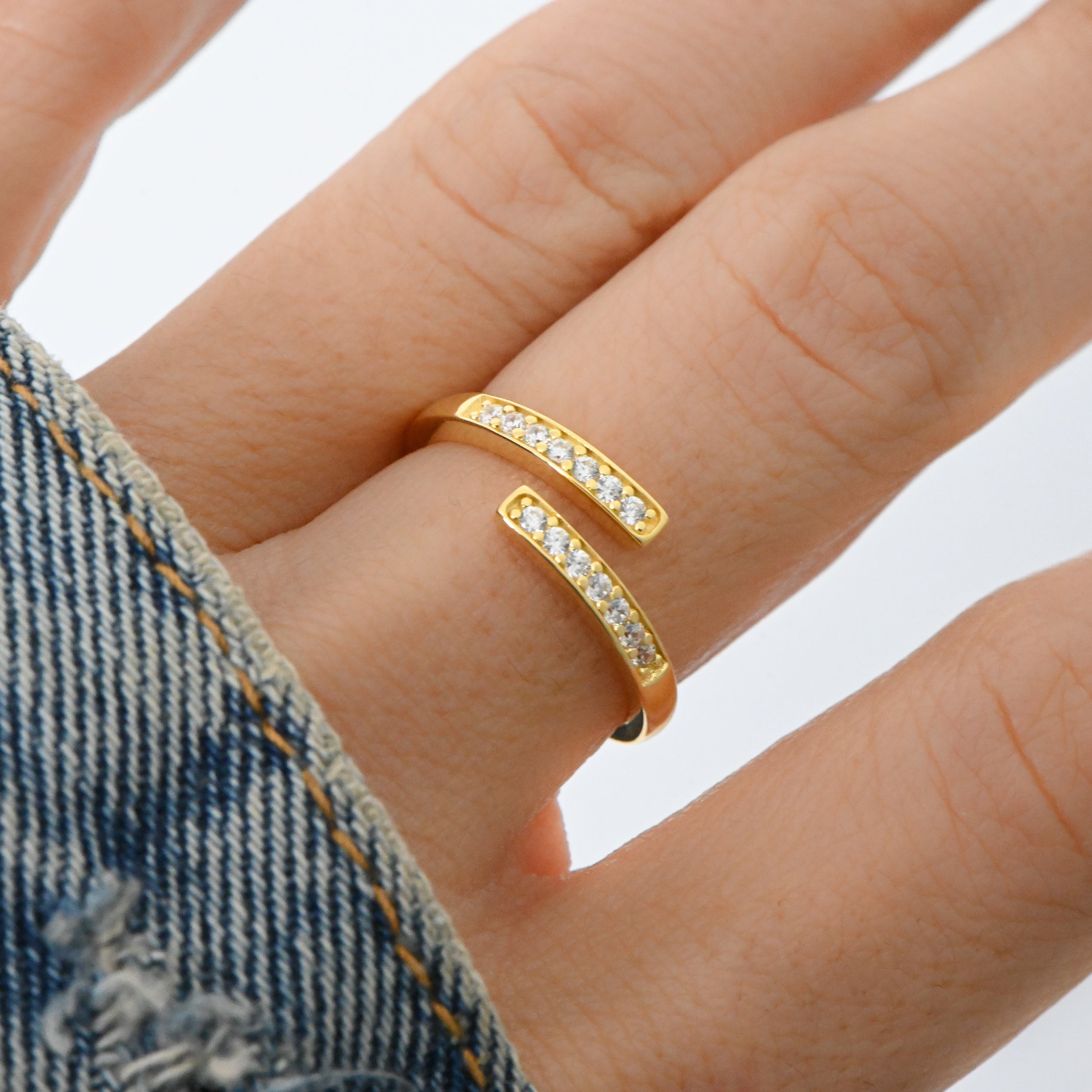 0.45 Carats Moissanite Round Open Setting Wedding Band