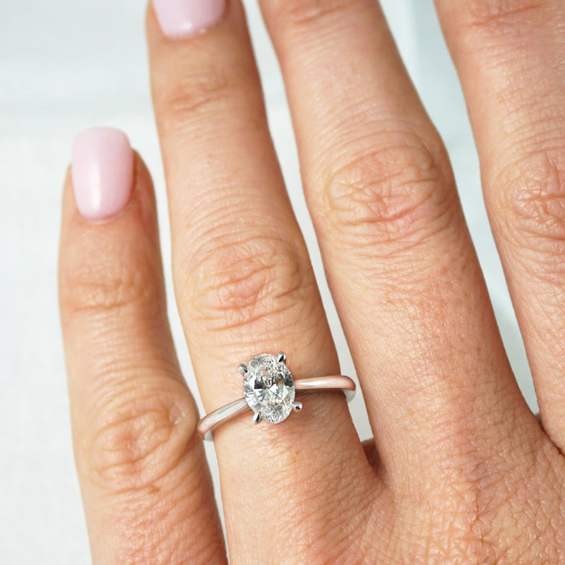 1.0 Carats Lab Grown Diamond Oval Shape E-VS1 Solitaire Engagement Ring