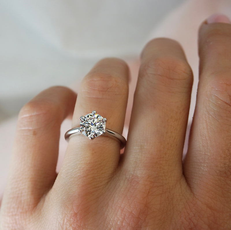 1.0 Carats Lab Grown Diamond Round Shape E-VS1 Solitaire Engagement Ring