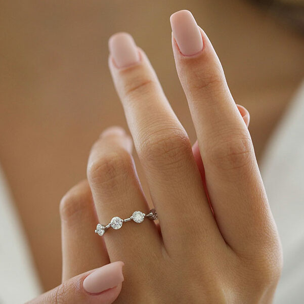 1.0 Carats Lab Grown Diamond Round Shape Dainty Wedding Band