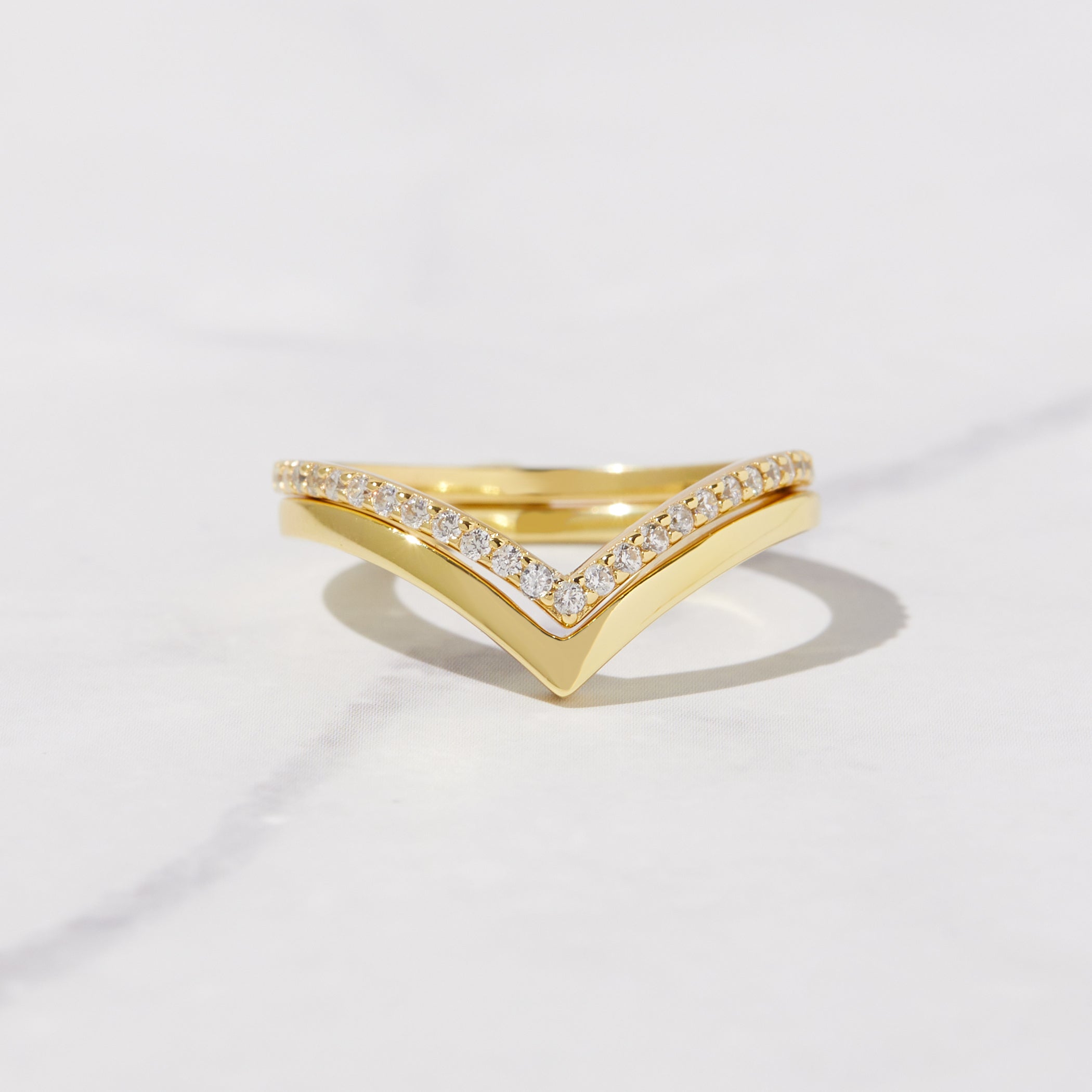 0.30 Carats Moissanite Round Cut Curved Setting Wedding Band