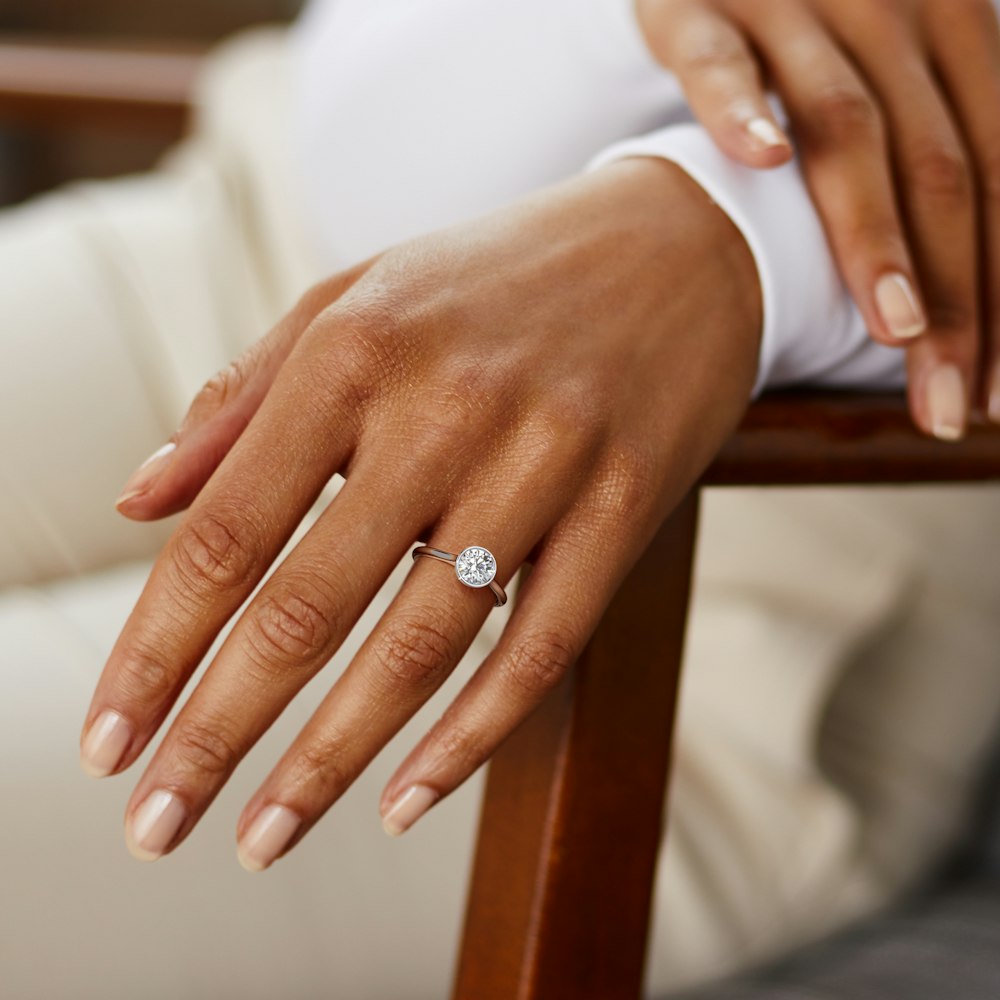 1.0 Carats Lab Grown Diamond Round Shape E-VS1 Bezel Solitaire Engagement Ring