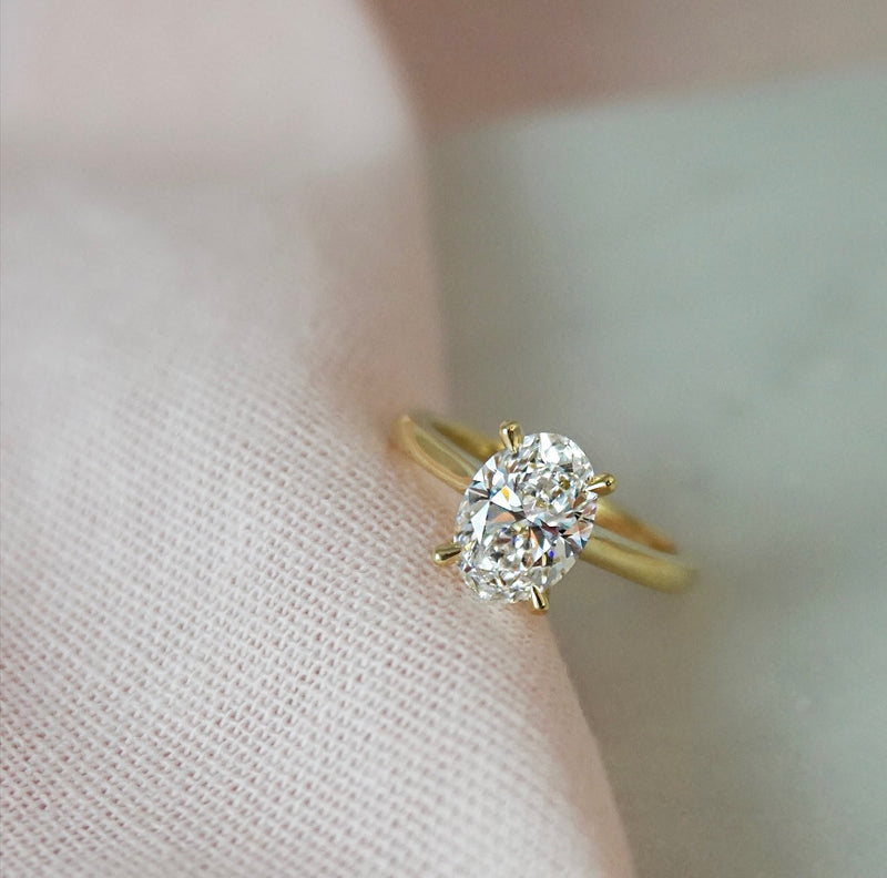 1.0 Carats Lab Grown Diamond Oval Shape E-VS1 Solitaire Engagement Ring